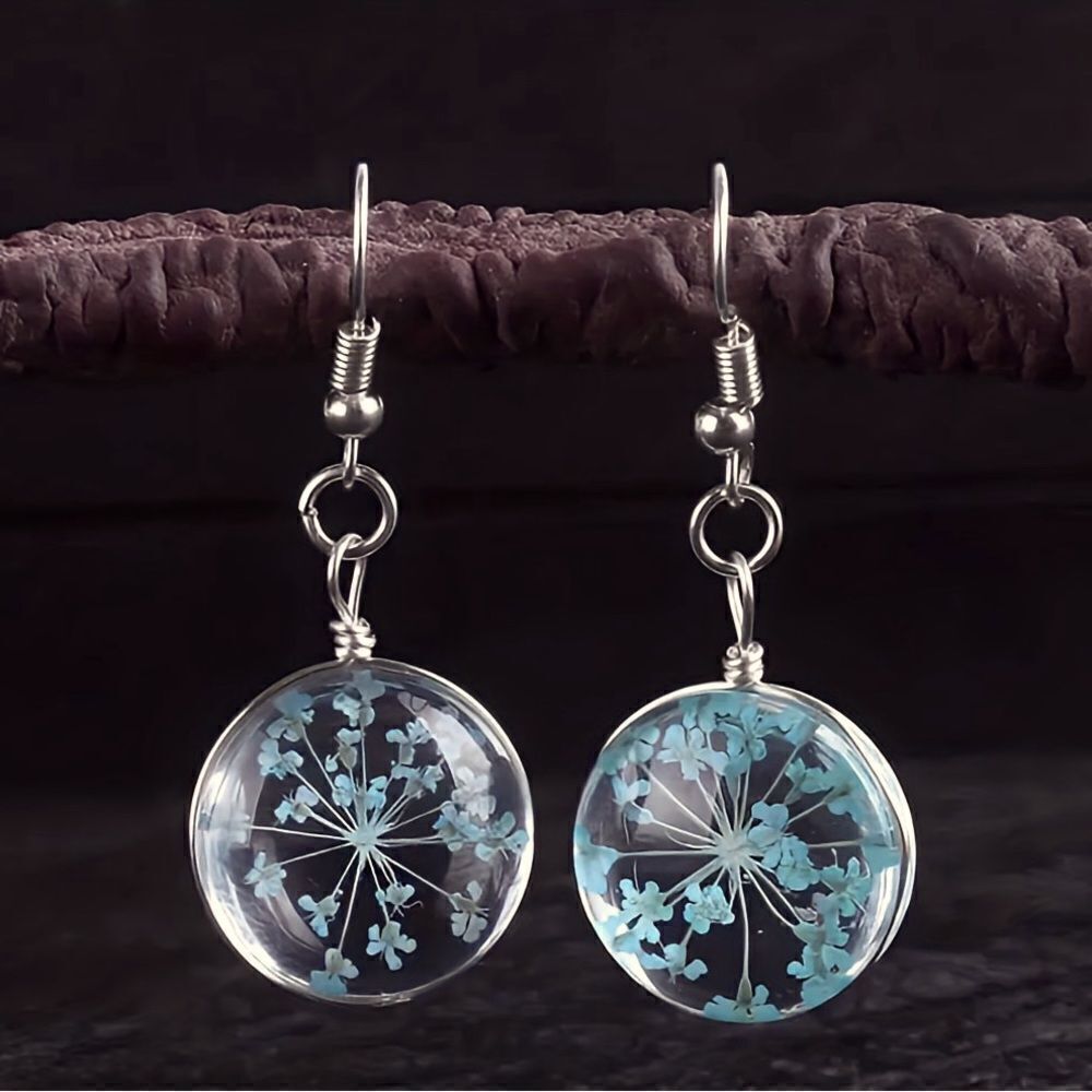 NWT DELICATE DRIED FLOWER DROP EARRINGS IN BLUE DAISY